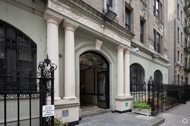 Building Photo - 200 W 109th St