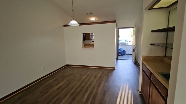 Building Photo - $1150 - Jefferson Square - MOVE IN SPECIAL