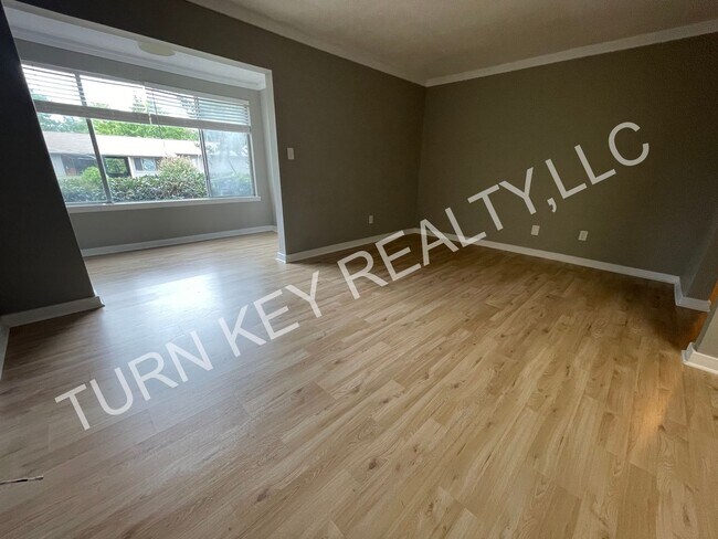 Building Photo - 408 Skyview Dr