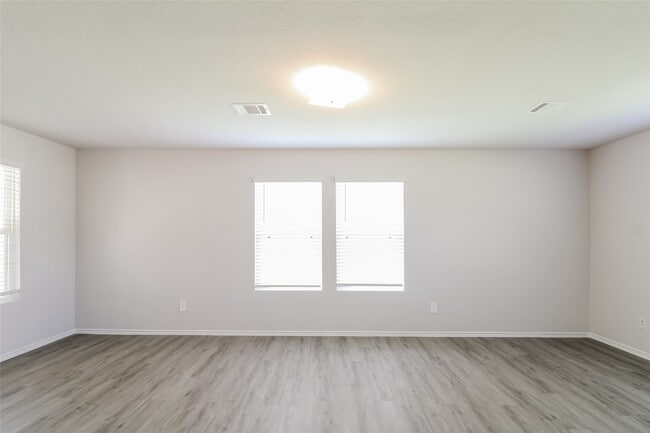 Building Photo - 14000 Lahontan Dr