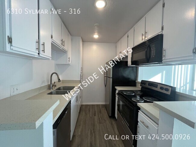 Foto del edificio - 6310 Sylmar Ave