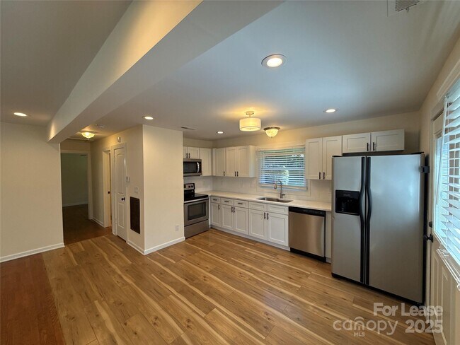 Foto del edificio - 200 Skyland Ave