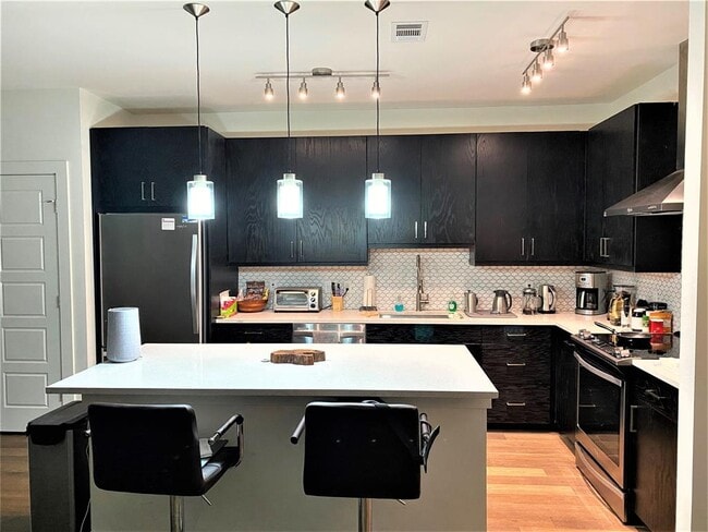 Foto del edificio - 1615 E 7th St