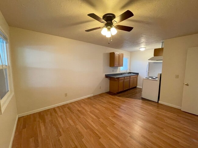 Building Photo - Cozy 1 bedroom available in Woodlawn Terrace
