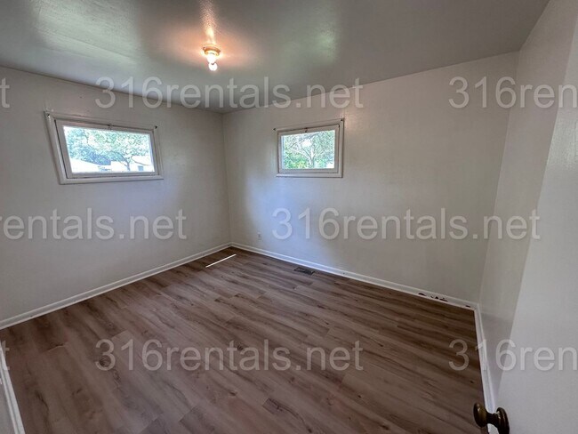 Foto del edificio - $950 - **COMING SOON** 2 bedroom / 1 bathroom - Haysville Single Family Home