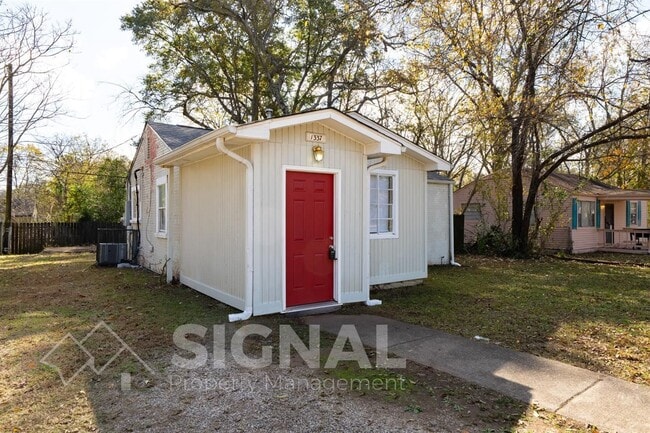 Foto del edificio - 1337 Woodward Rd