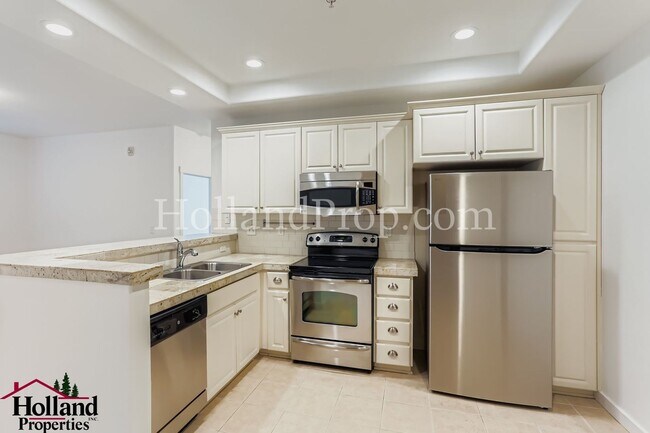 Foto del edificio - Charming 2-Bedroom Condo in Prime Hillsboro Location!