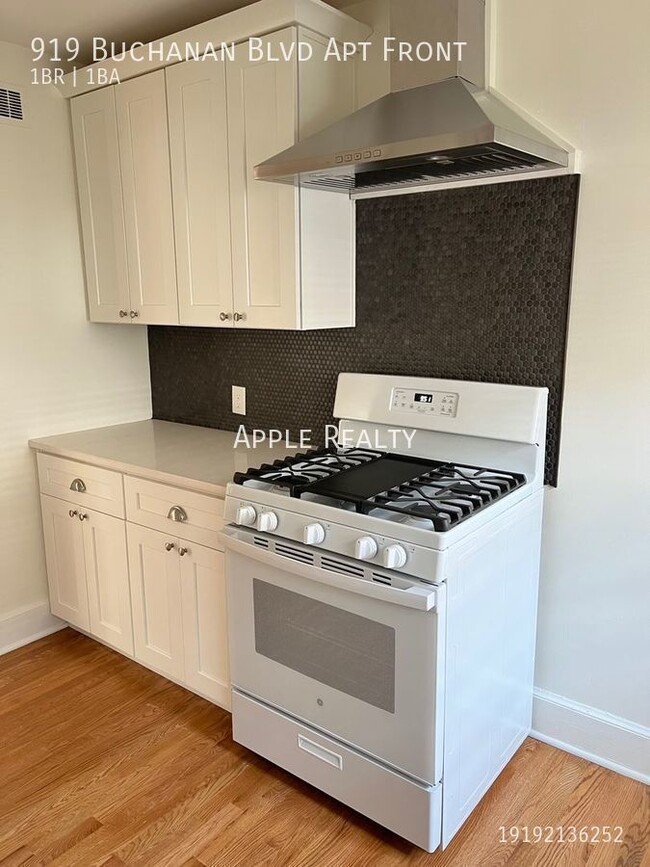 Foto del edificio - 919 Buchanan Blvd - Apt FRONT - Available ...