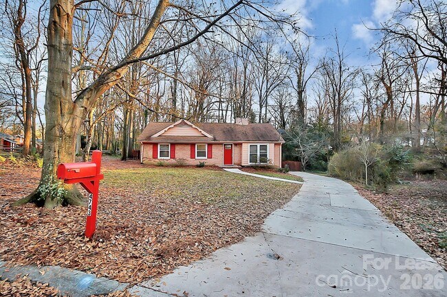 Foto del edificio - 4743 Old Woods Rd