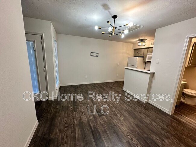 Foto del edificio - 11560 N. May Ave