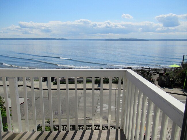 Deck - 3300 Beach Dr SW