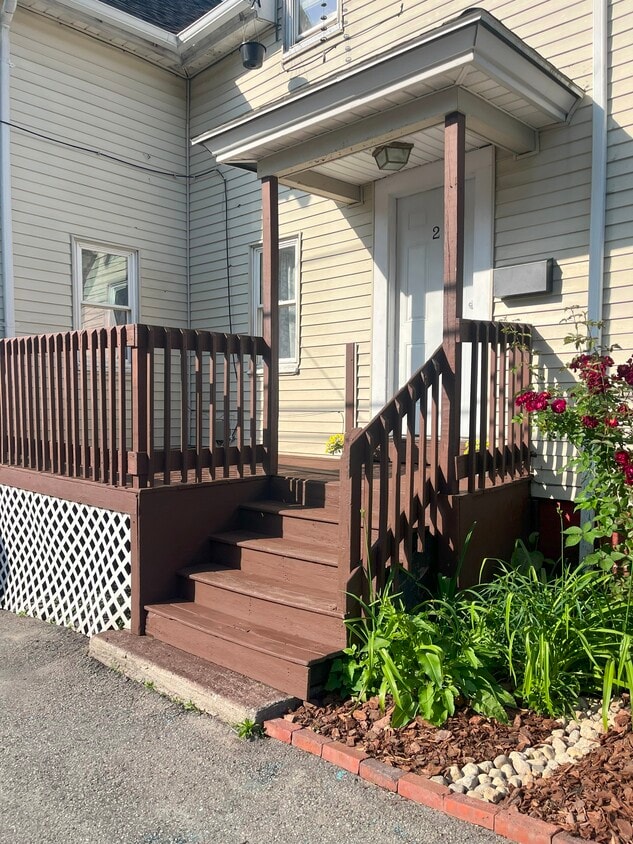Front Porch/Deck - 213 Brown St