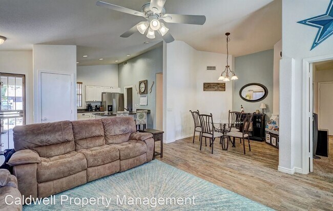 Foto del edificio - 3 br, 2 bath House - 7921 W. Frank Ave.