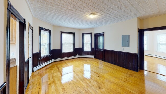 Building Photo - 250 Forest Ave