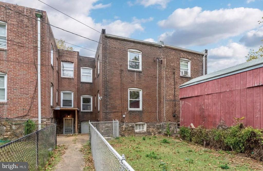 Building Photo - 3423 6th St