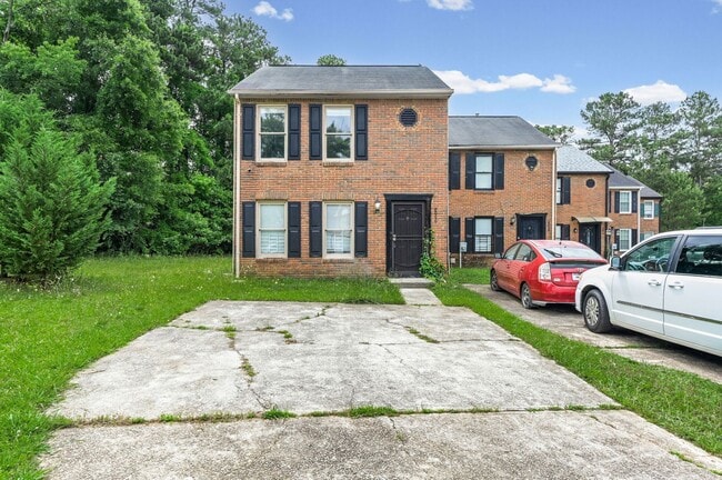 Building Photo - 8066 Woodlake Dr