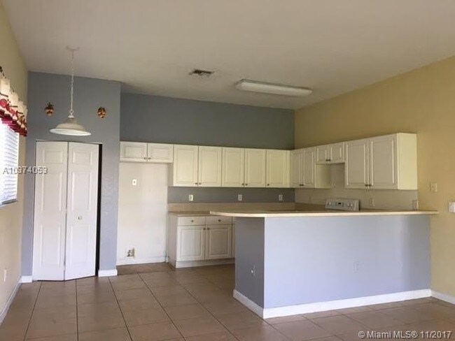 Building Photo - 3541 NE 11th Dr