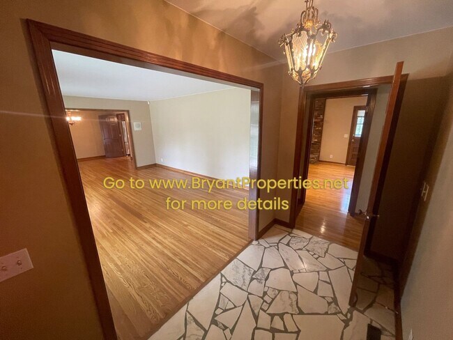 Building Photo - 1250 Dalemere Dr