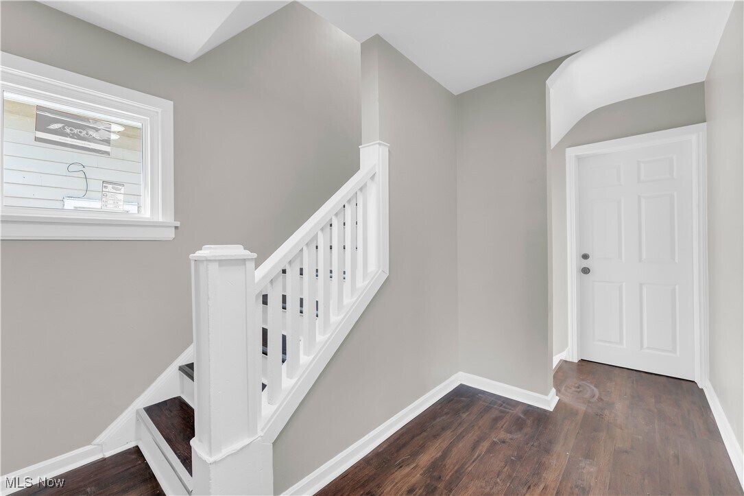 4646 E 147th St Cleveland, OH 44128 – photo 3