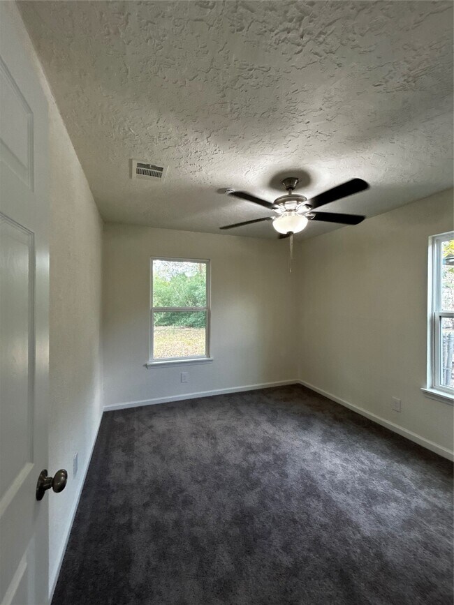 Building Photo - 5915 Beldart St