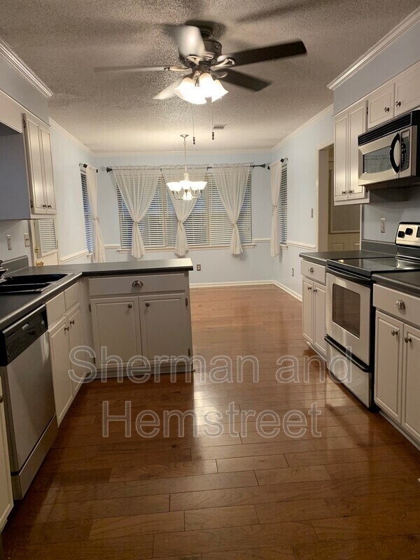 Foto del edificio - 686 Belmont Ct