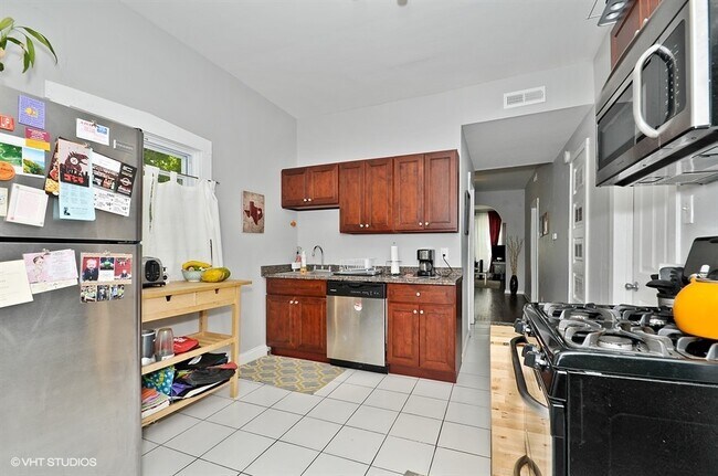 Foto del edificio - 1701 N Maplewood Ave