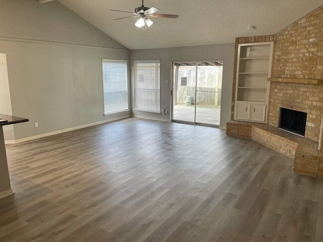 Foto del edificio - 2306 Cambridge Ct N