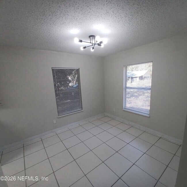 Foto del edificio - 253 Stillwell Ave