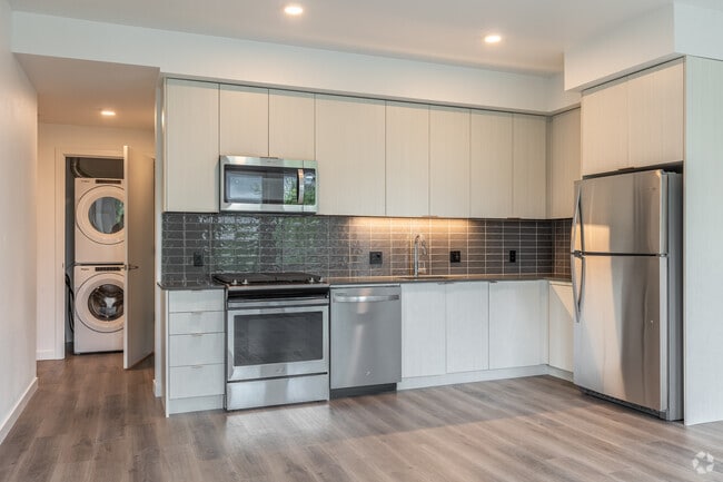 2BR, 2BA - 895SF - Amara