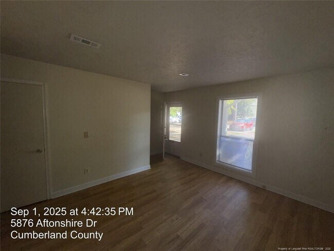 Building Photo - 5876 Aftonshire Dr
