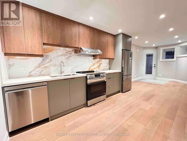 Building Photo - 24 Sullivan St