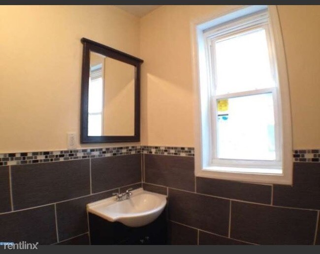 Foto del edificio - 247 S 63rd St