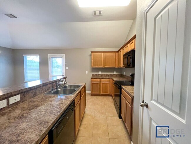 Foto del edificio - 13560 Lake Breeze Ln