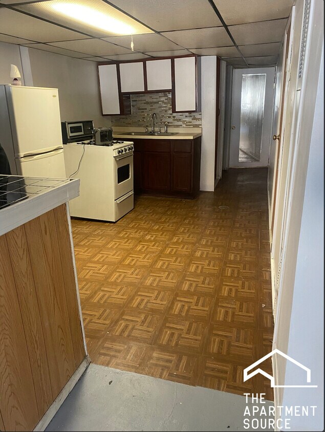 Primary Photo - 1427 W Belmont Ave