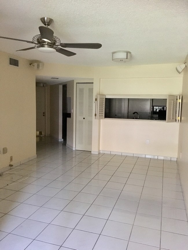 Living Room - 15489 Miami Lakeway N