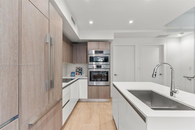 Foto del edificio - 455 NE 39th St