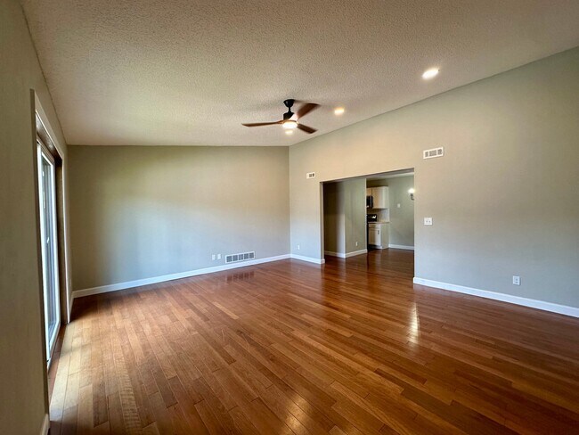 Foto del edificio - 12 Woodland Oaks Dr