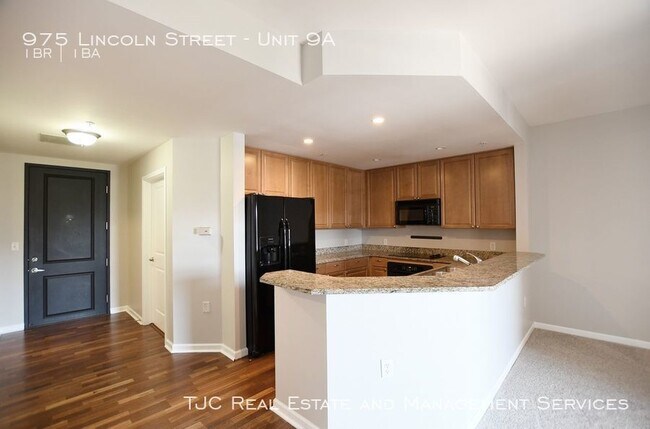 Building Photo - 975 Lincoln St