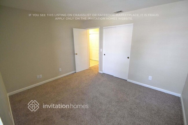 Foto del edificio - 5032 Laguna Park Dr