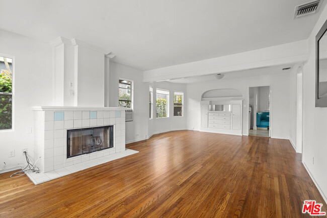 Foto del edificio - 913 Venezia Ave