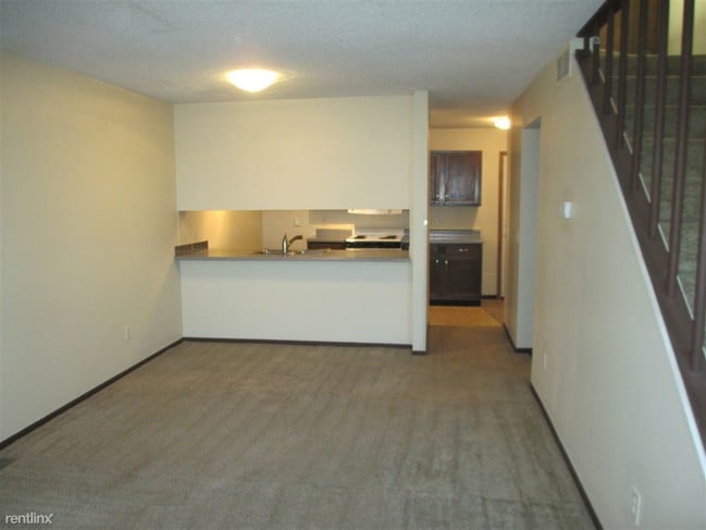 Building Photo - 2 br, 1.5 bath Duplex - 5235 E 20th St N