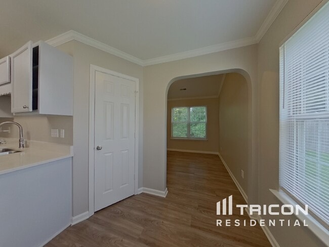 Building Photo - 1128 Summit Hills Dr