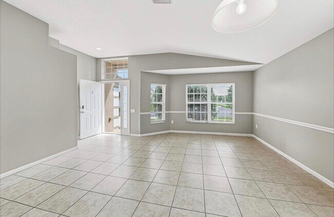 Foto del edificio - 30237 Glenham Ct