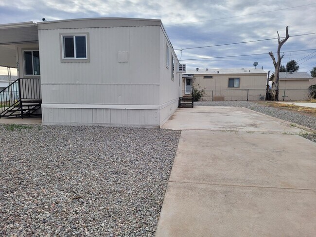 Foto del edificio - Charming 2-Bedroom, 2-Bathroom Mobile Home...