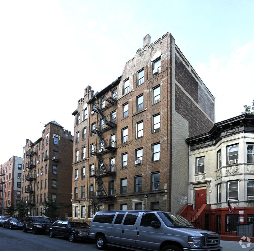 Primary Photo - 18 E 21ST ST
