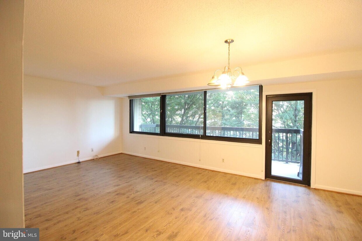 Primary Photo - 3709 S George Mason Dr