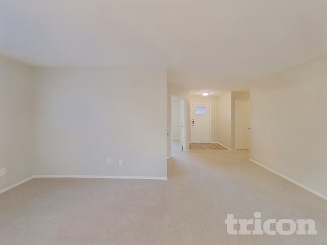 Building Photo - 8504 Hawkview Dr
