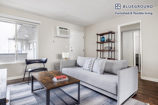 Building Photo - 1340 N Poinsettia Pl