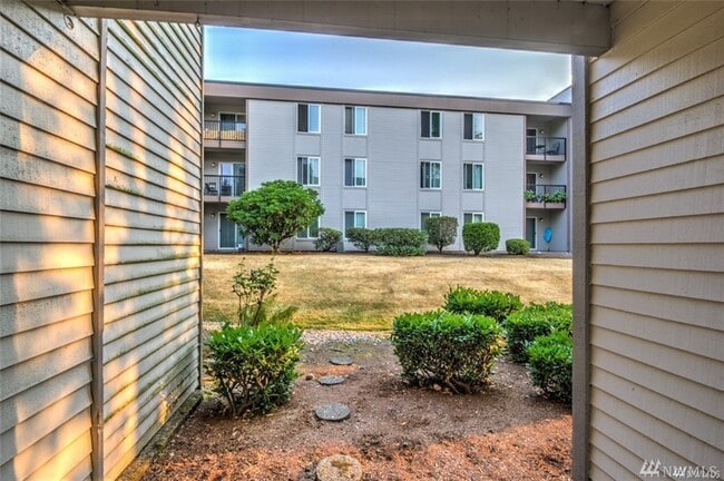 Photo - 14630 NE 32nd St Townhome