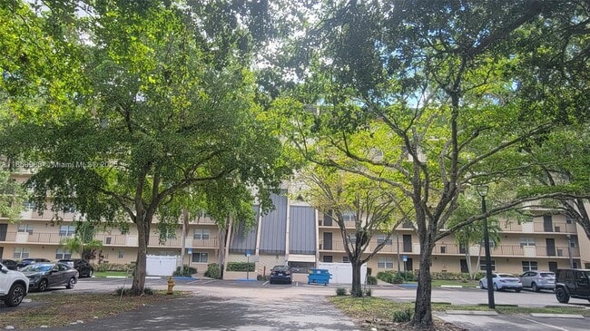 Building Photo - 3300 W Rolling Hills Cir